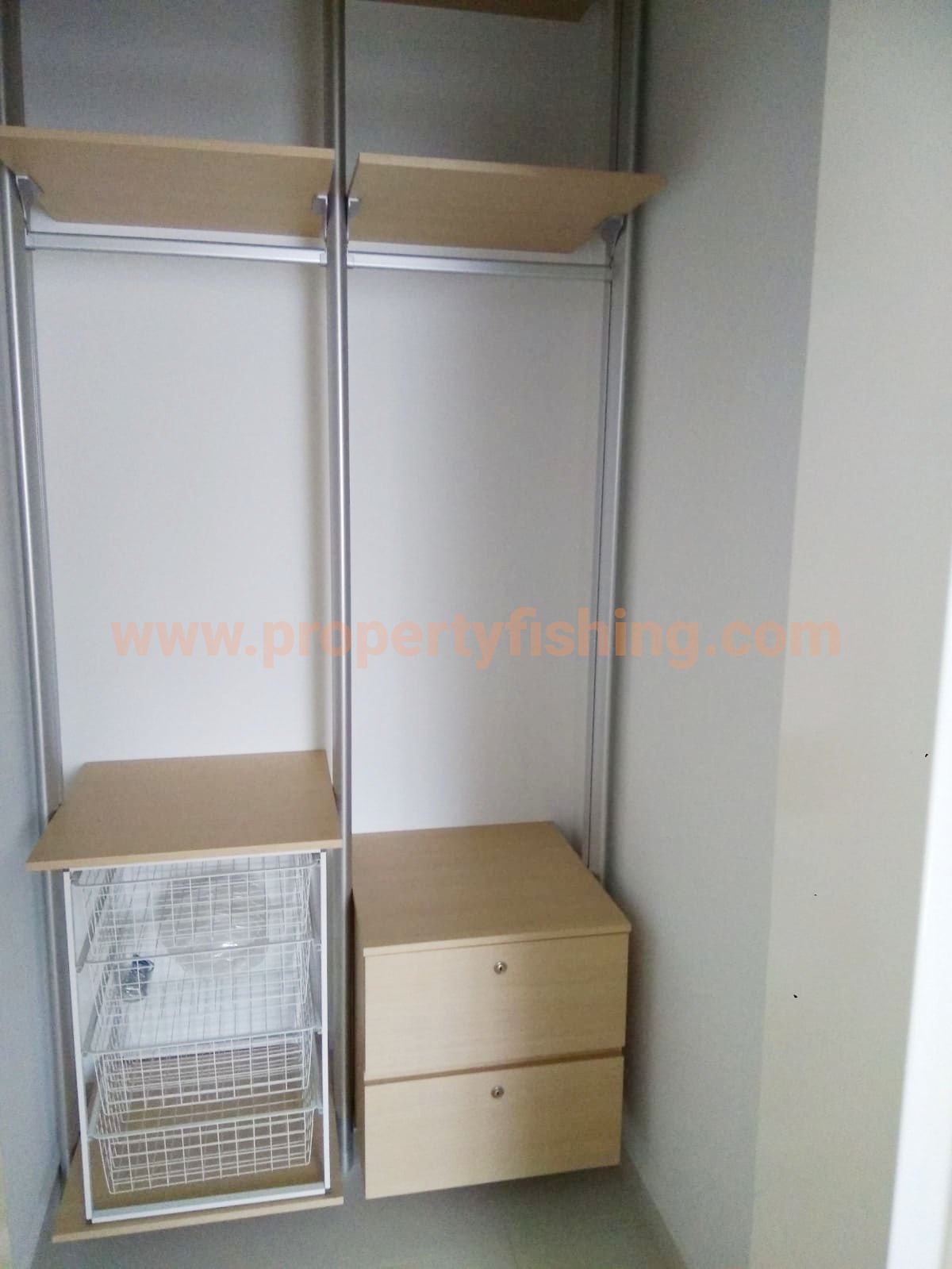 Idyllic Suites Warddrobe